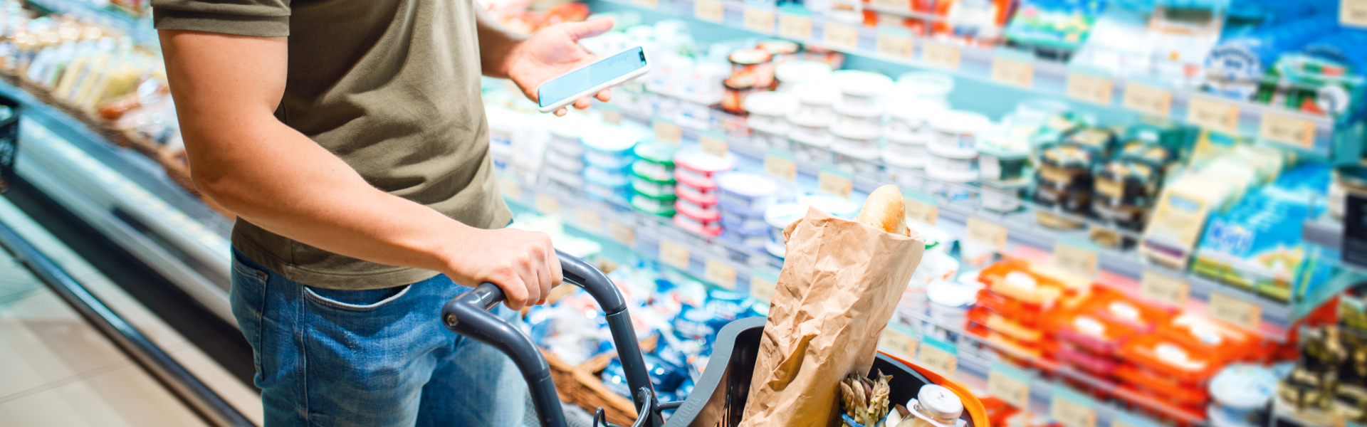 Kunde mit Smartphone